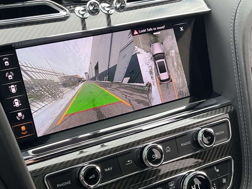 Used 2022 Bentley Bentayga V8 image 34