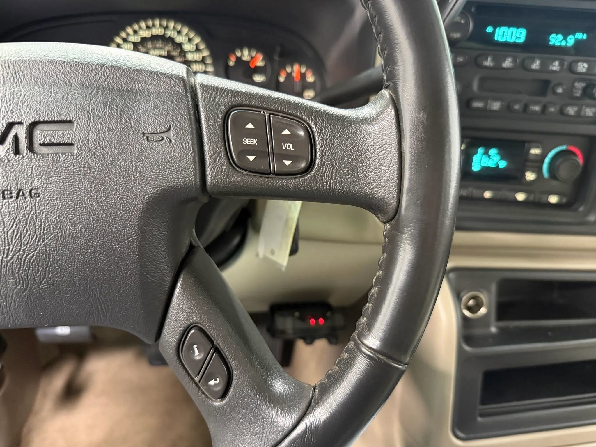 Used 2005 GMC Yukon SLT w/ SLT Preferred Equipment Group image 29