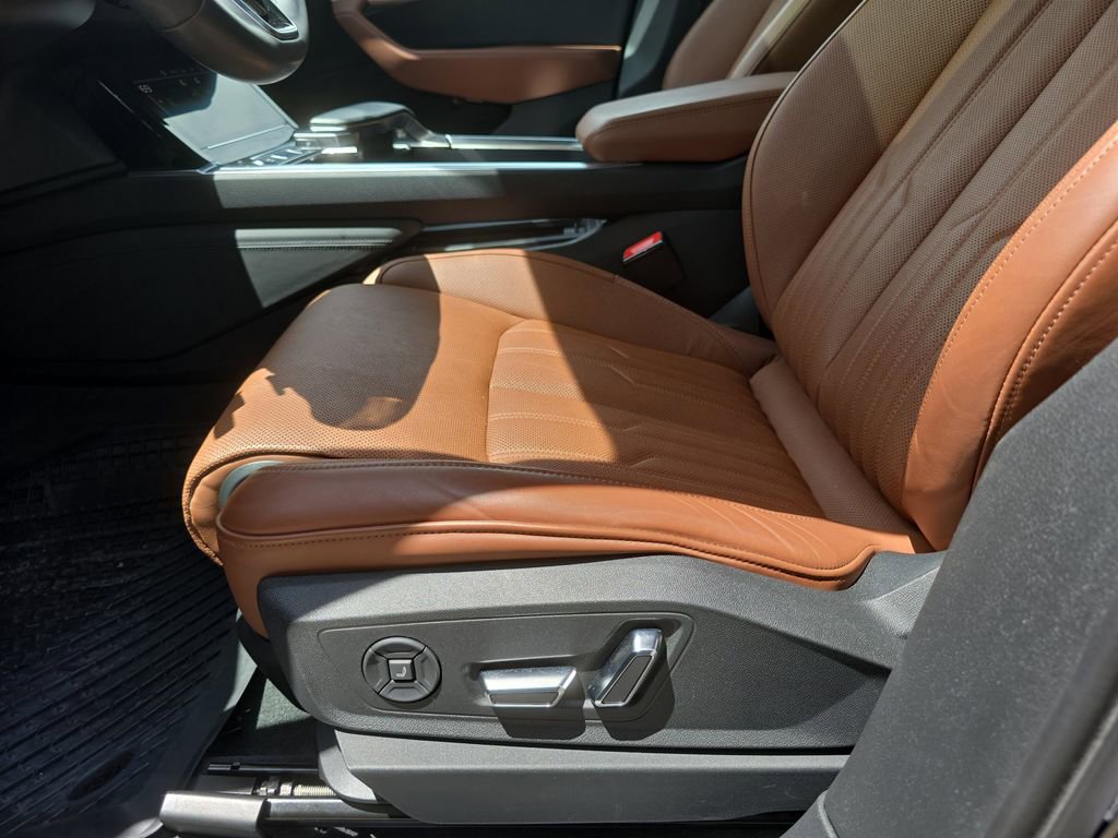 Used 2023 Audi e-tron Prestige w/ Prestige Package image 25