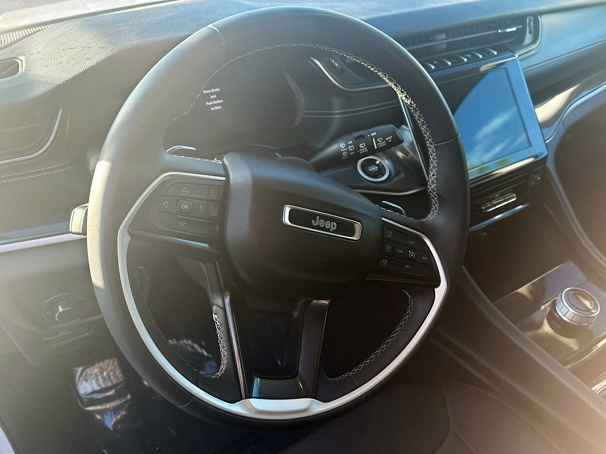 Used 2022 Jeep Grand Cherokee Laredo AWD/4WD image 18
