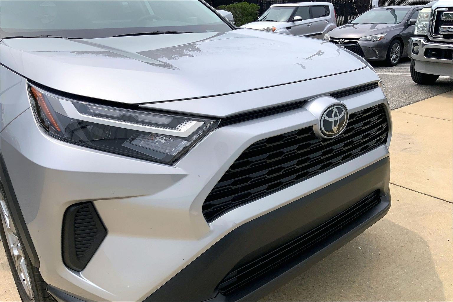 Used 2025 Toyota RAV4 XLE FWD image 34