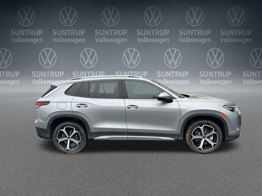 New 2025 Volkswagen Tiguan SE image 32