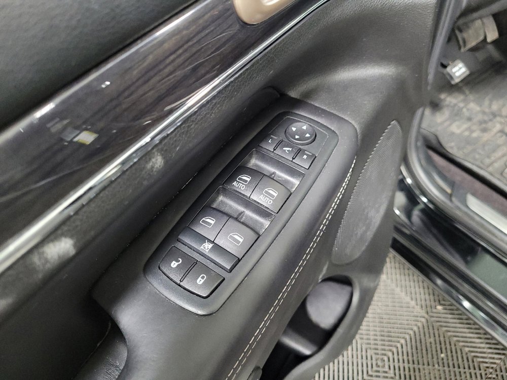 Used 2017 Jeep Grand Cherokee Overland AWD/4WD image 27