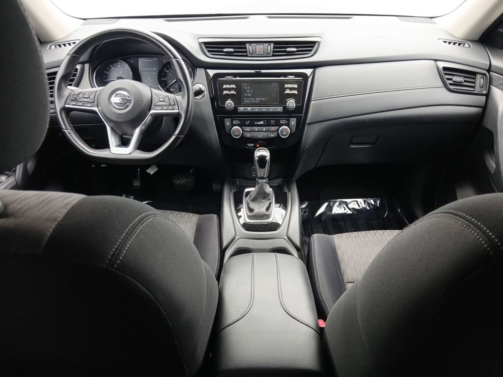 Used 2017 Nissan Rogue SV FWD image 10