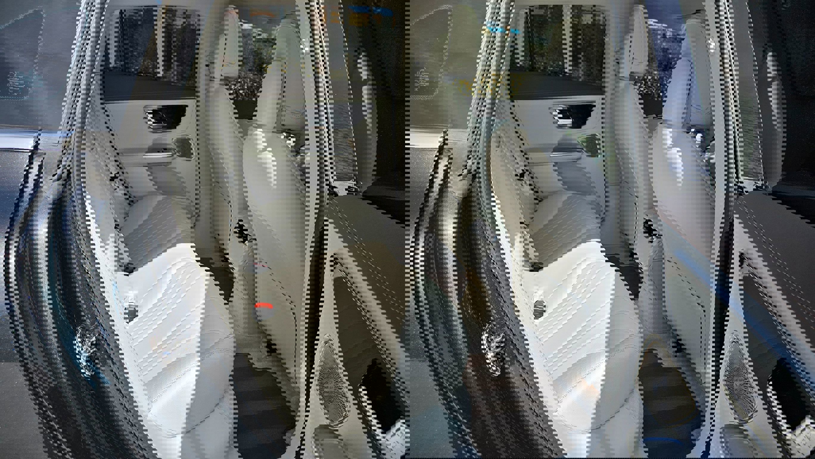 Used 2023 Mercedes-Benz EQE 500 4MATIC Sedan w/ Exclusive Trim Package image 31