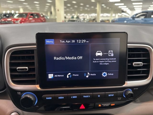 Used 2024 Hyundai Venue SEL FWD image 14