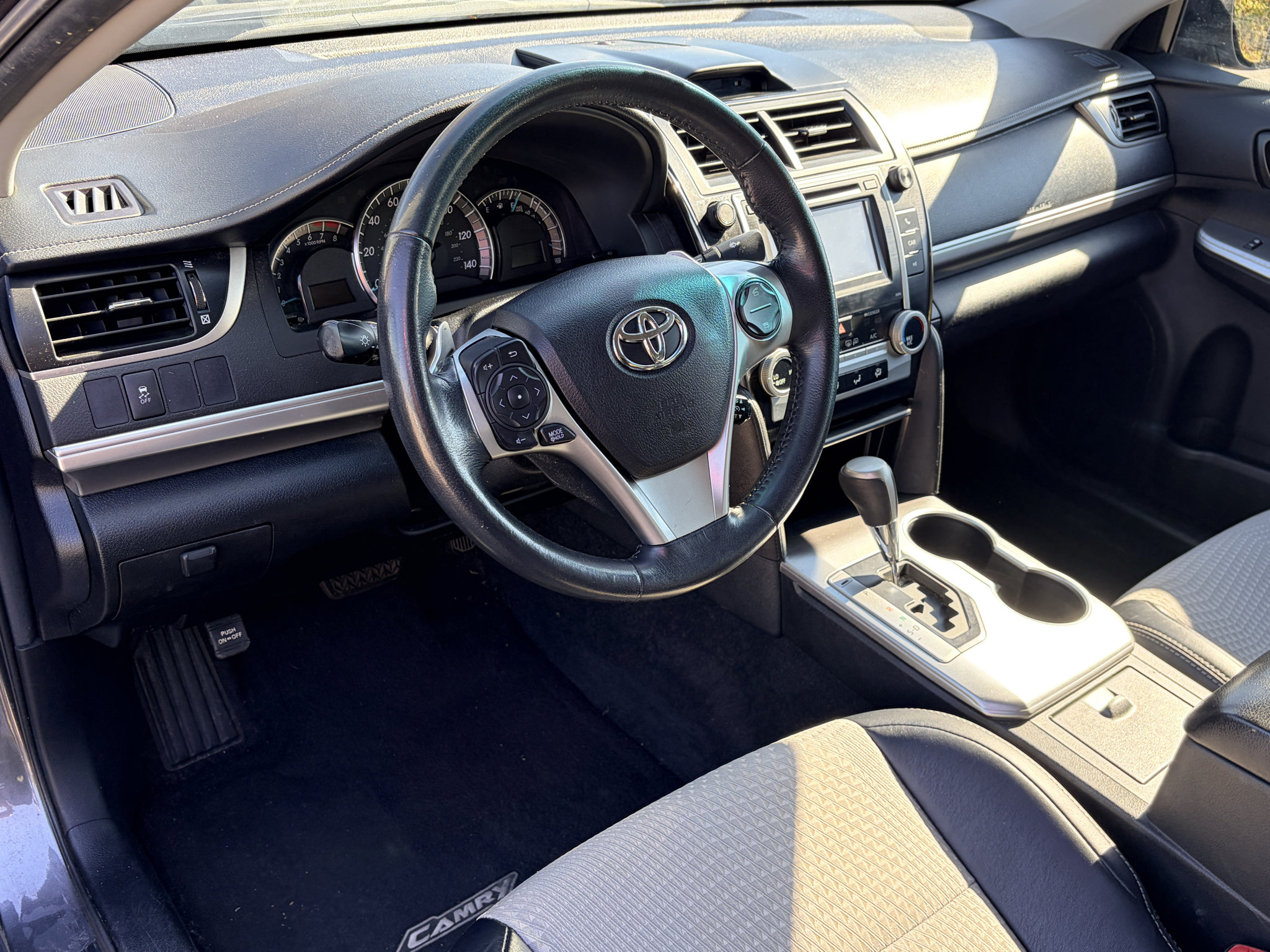 Used 2014 Toyota Camry SE FWD image 13