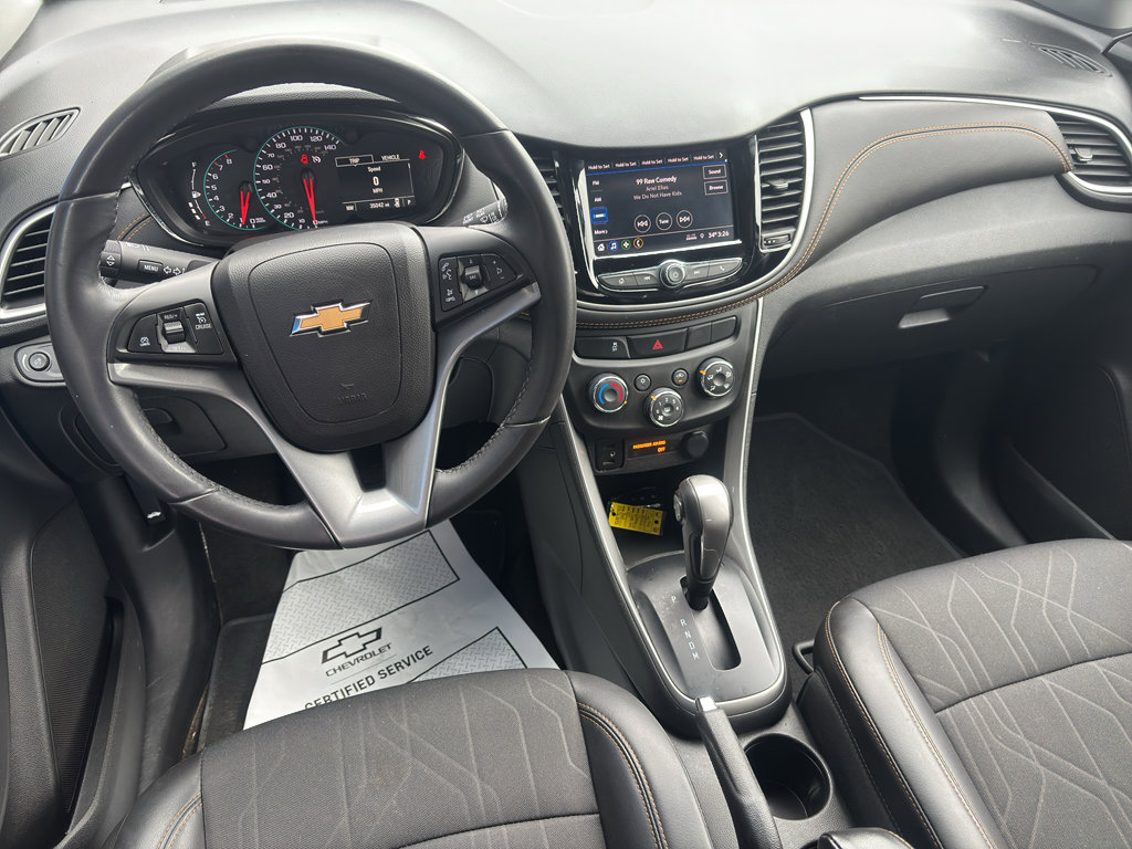 Used 2022 Chevrolet Trax LT w/ LT Convenience Package image 13