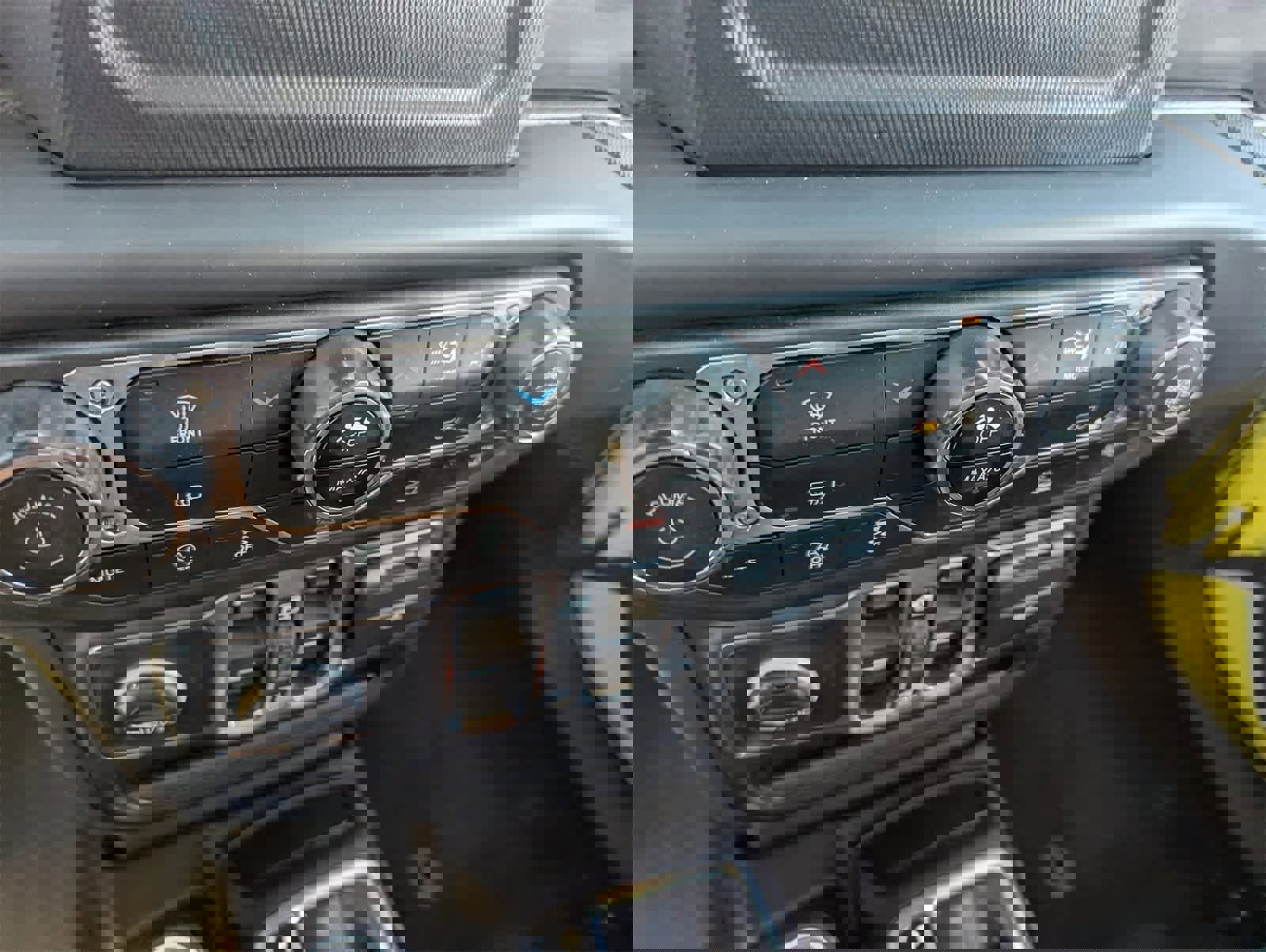 Used 2023 Jeep Wrangler Sport S image 28