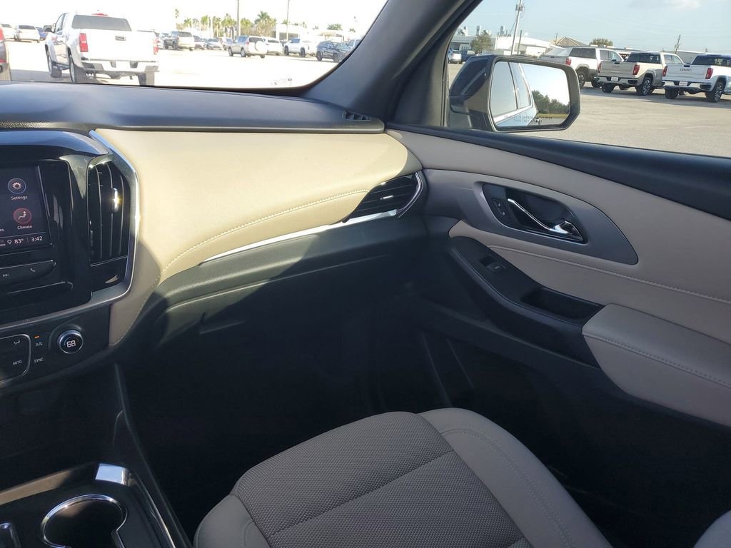Used 2023 Chevrolet Traverse LS image 11