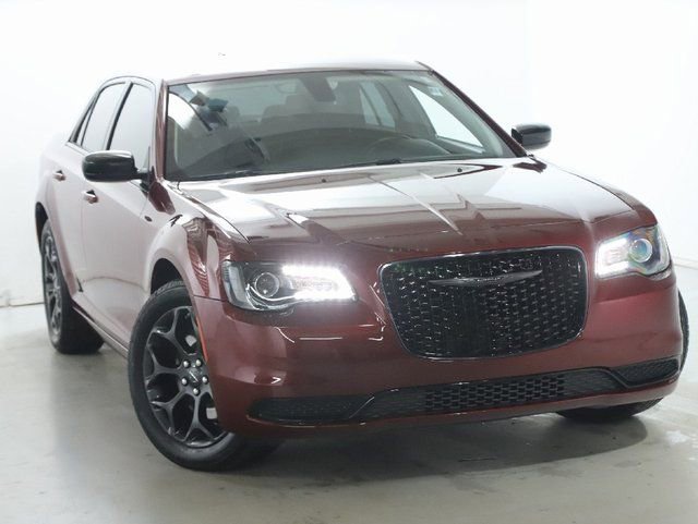 Used 2022 Chrysler 300 Touring w/ Sport Appearance Package image 2