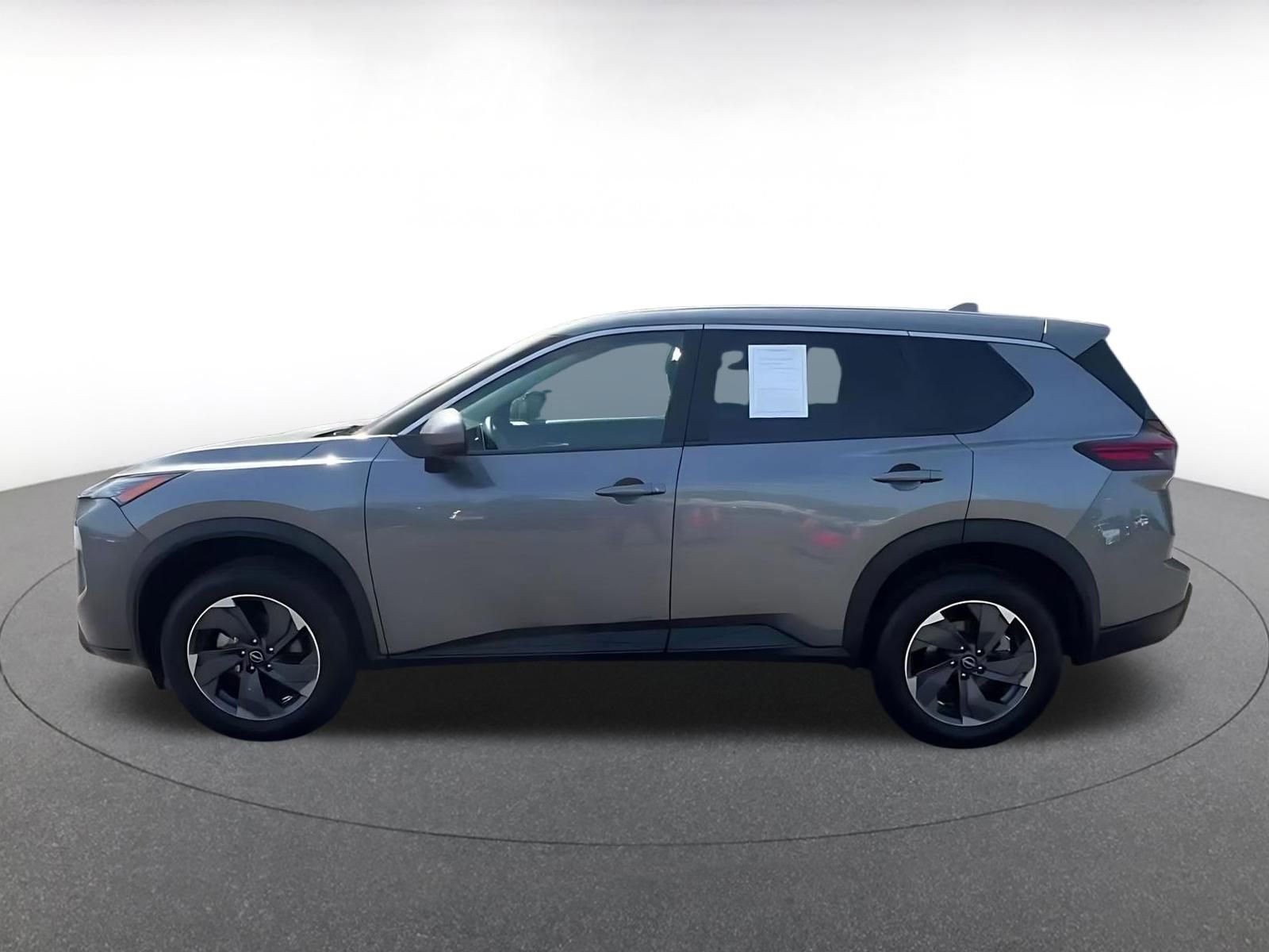 Used 2025 Nissan Rogue SV FWD image 9