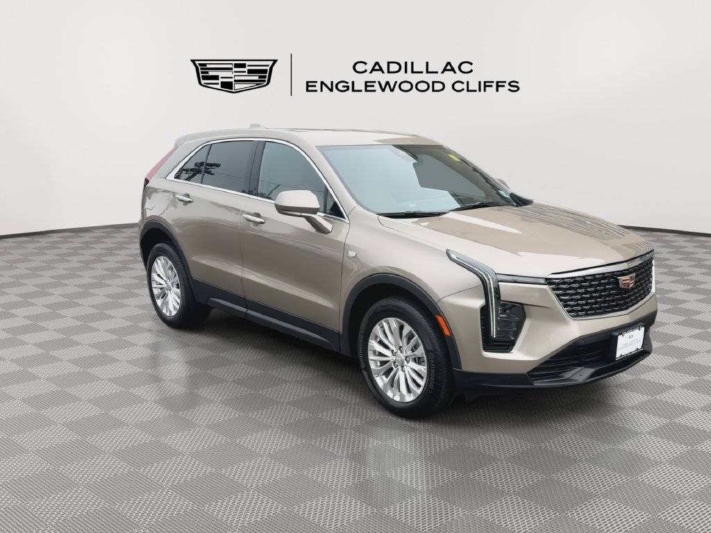 Certified 2024 Cadillac XT4 Luxury w/ Cold Weather Package FWD image 2
