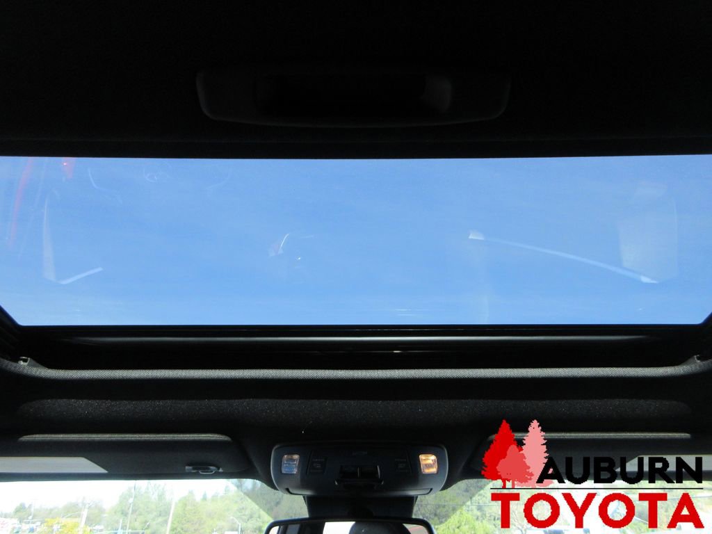 New 2026 Toyota Sienna XSE image 10