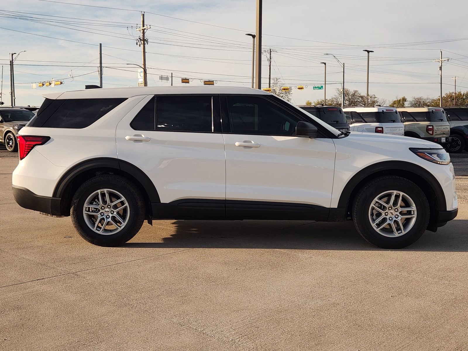 New 2026 Ford Explorer Active RWD image 7