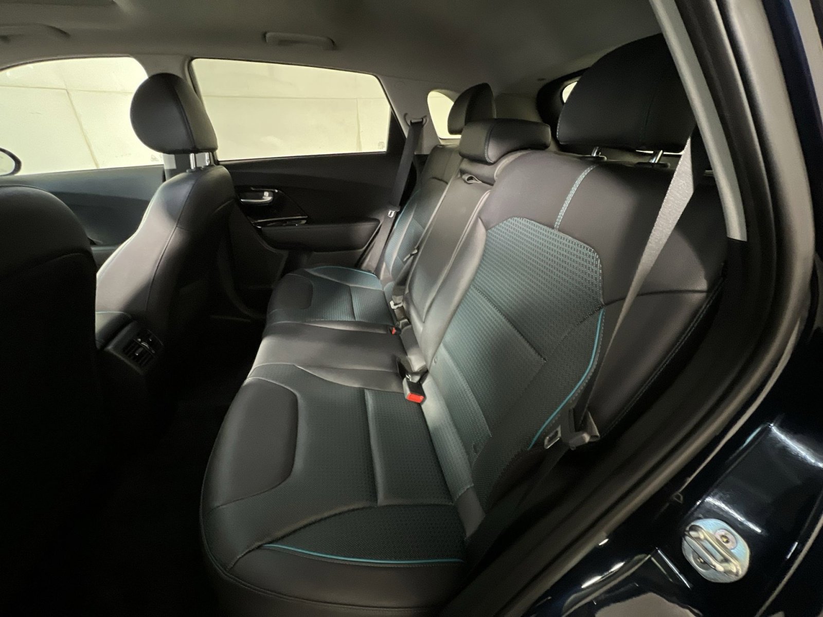 Used 2022 Kia Niro EX Premium w/ Cold Weather Package image 25