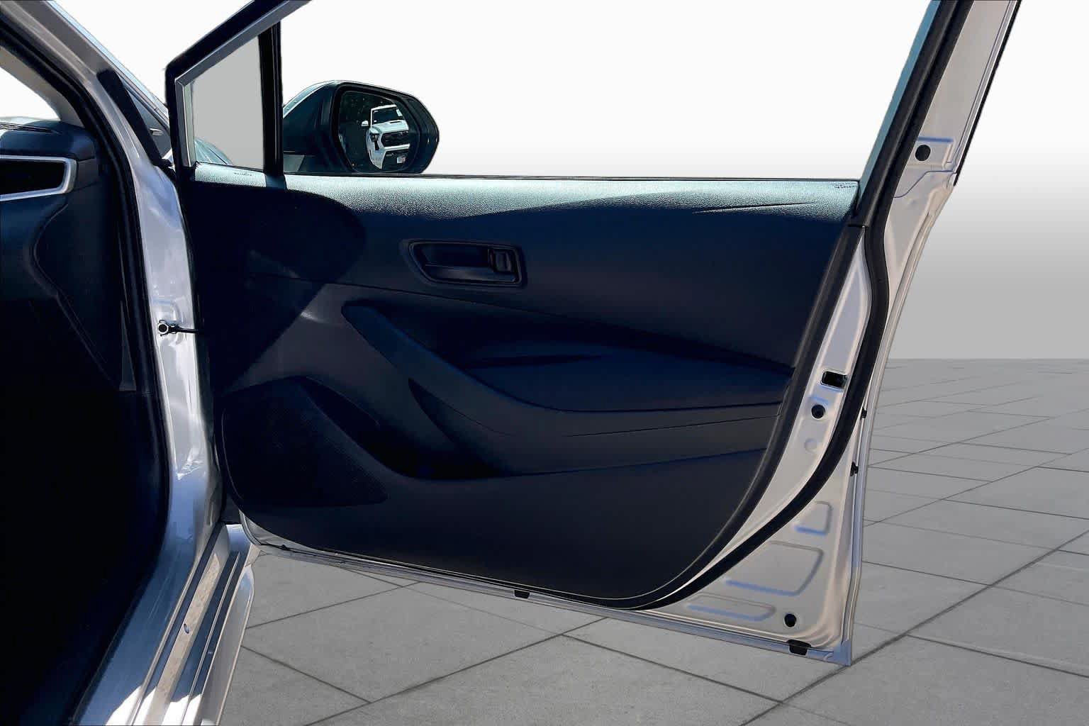 Used 2025 Toyota Corolla LE FWD image 22