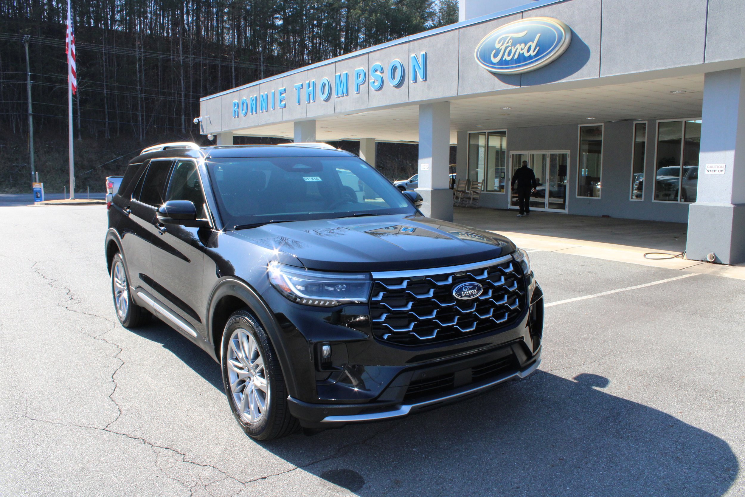 Used 2025 Ford Explorer Platinum AWD/4WD image 1