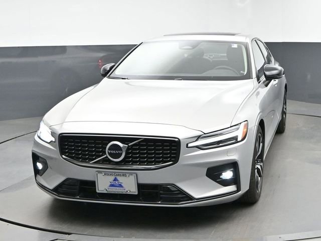Used 2023 Volvo S60 B5 Core w/ Climate Package FWD image 3