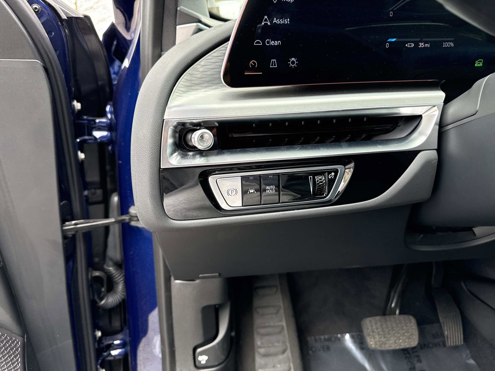 Used 2025 Cadillac Lyriq Sport image 32