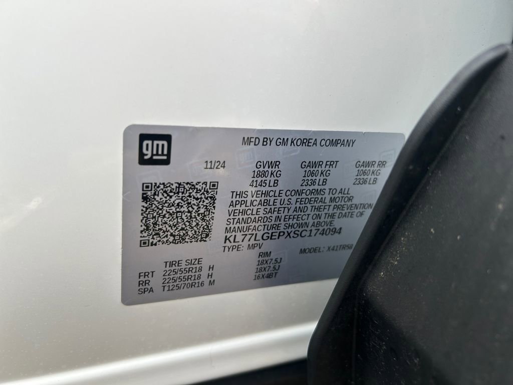 Used 2025 Chevrolet Trax RS w/ Sunroof Package FWD image 34