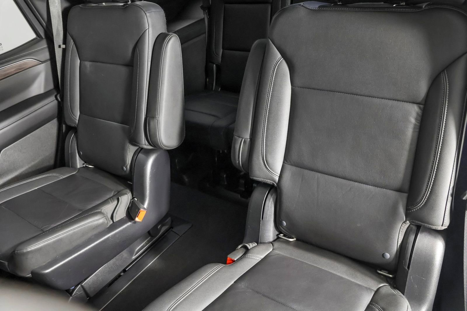 Used 2022 Chevrolet Tahoe Z71 w/ Luxury Package AWD/4WD image 40