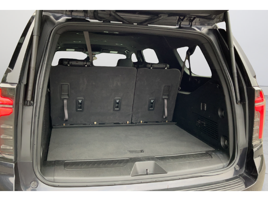 Certified 2025 Chevrolet Suburban LT RWD image 18