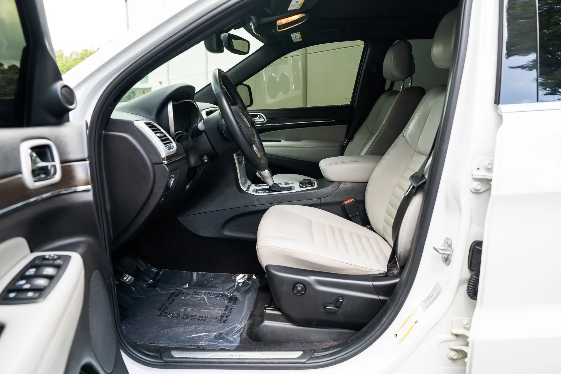 Used 2018 Jeep Grand Cherokee Limited AWD/4WD image 17