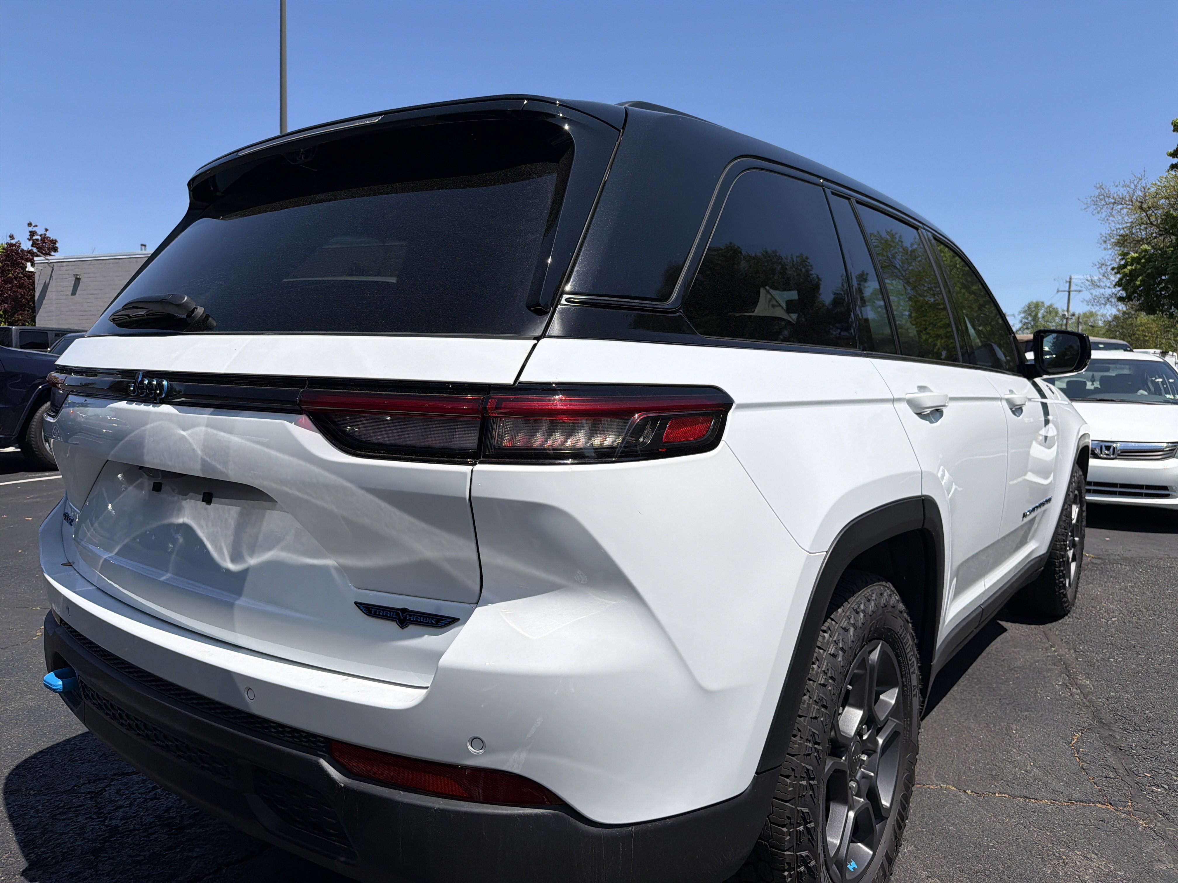 Used 2024 Jeep Grand Cherokee Trailhawk w/ Advanced Protech Group II AWD/4WD image 8