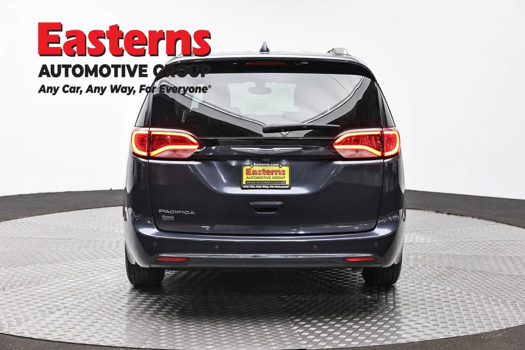 Used 2020 Chrysler Pacifica Touring-L FWD image 6