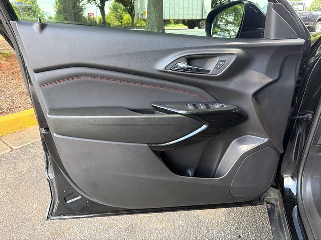 Used 2025 Chevrolet Trax RS w/ Sunroof Package FWD image 10