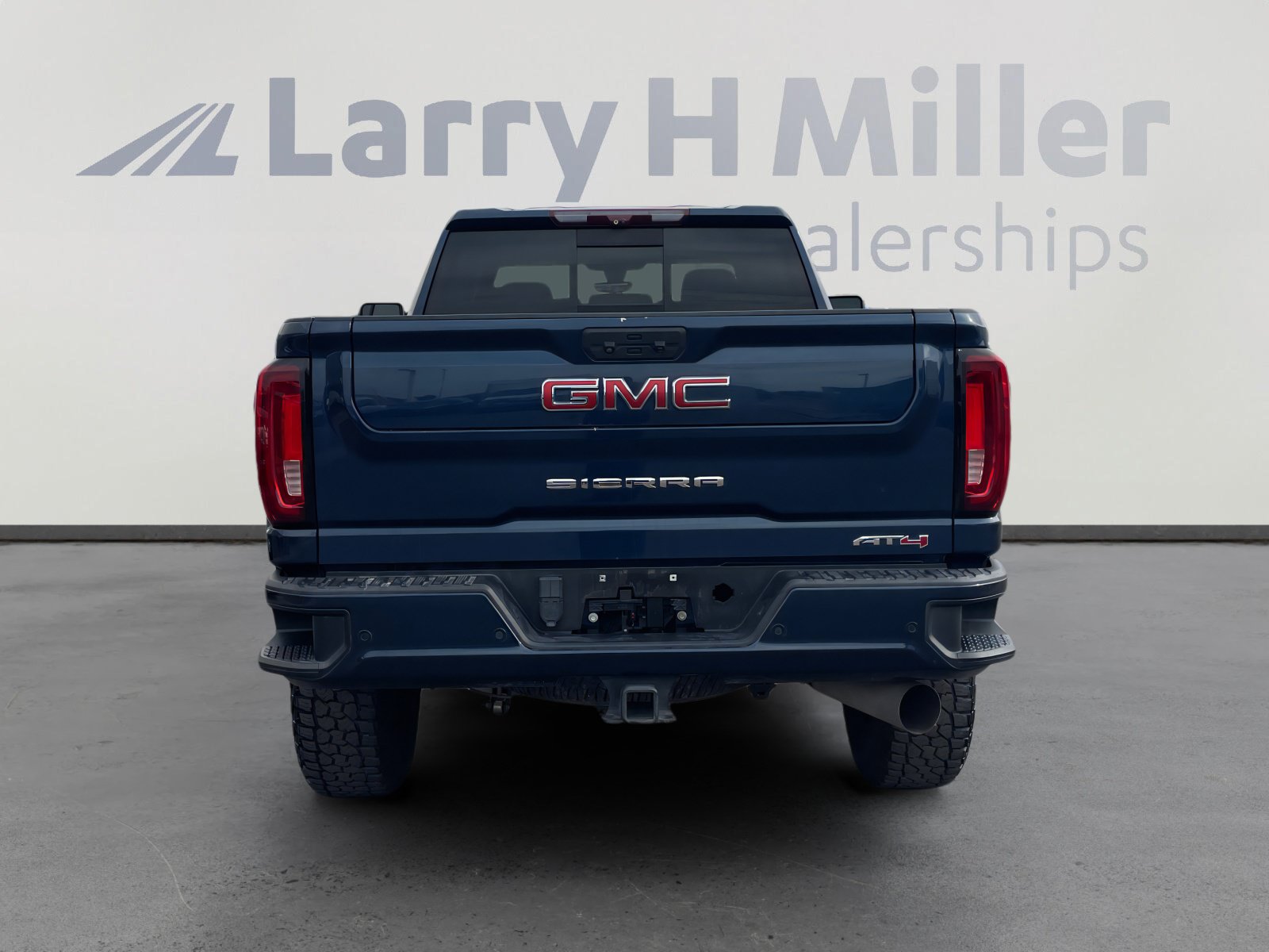 Used 2022 GMC Sierra 2500 AT4 w/ AT4 Premium Plus Package AWD/4WD image 4
