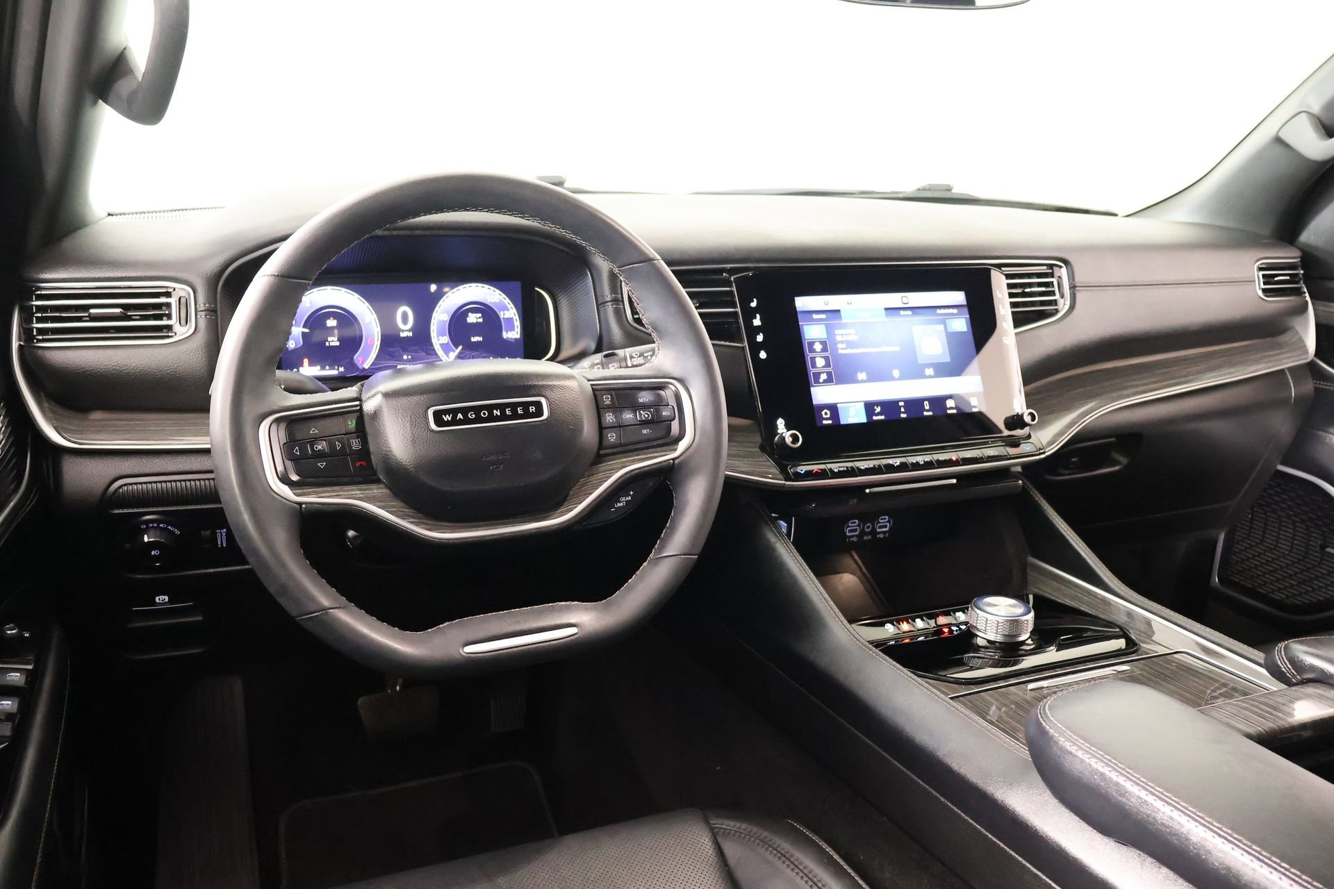 Used 2022 Jeep Wagoneer Series II image 2