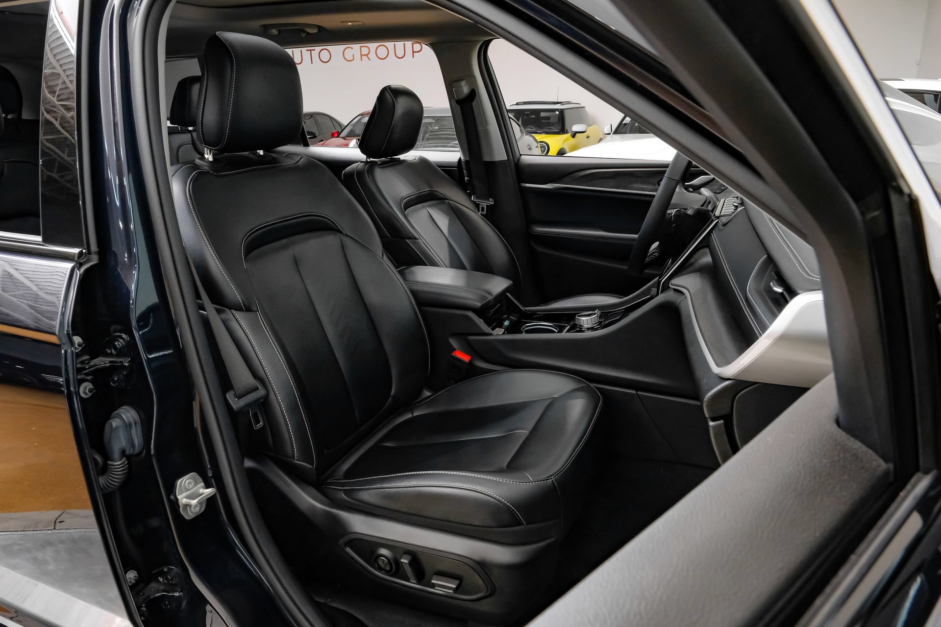 Used 2023 Jeep Grand Cherokee L Limited AWD/4WD image 38