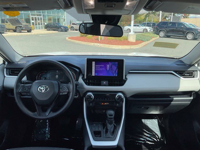 Used 2025 Toyota RAV4 XLE AWD/4WD image 15