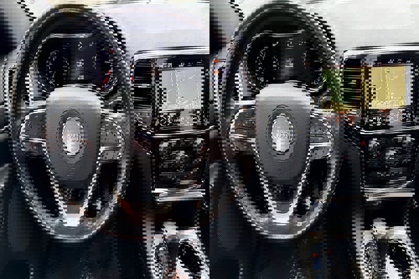 Used 2022 Jeep Grand Cherokee Limited image 14