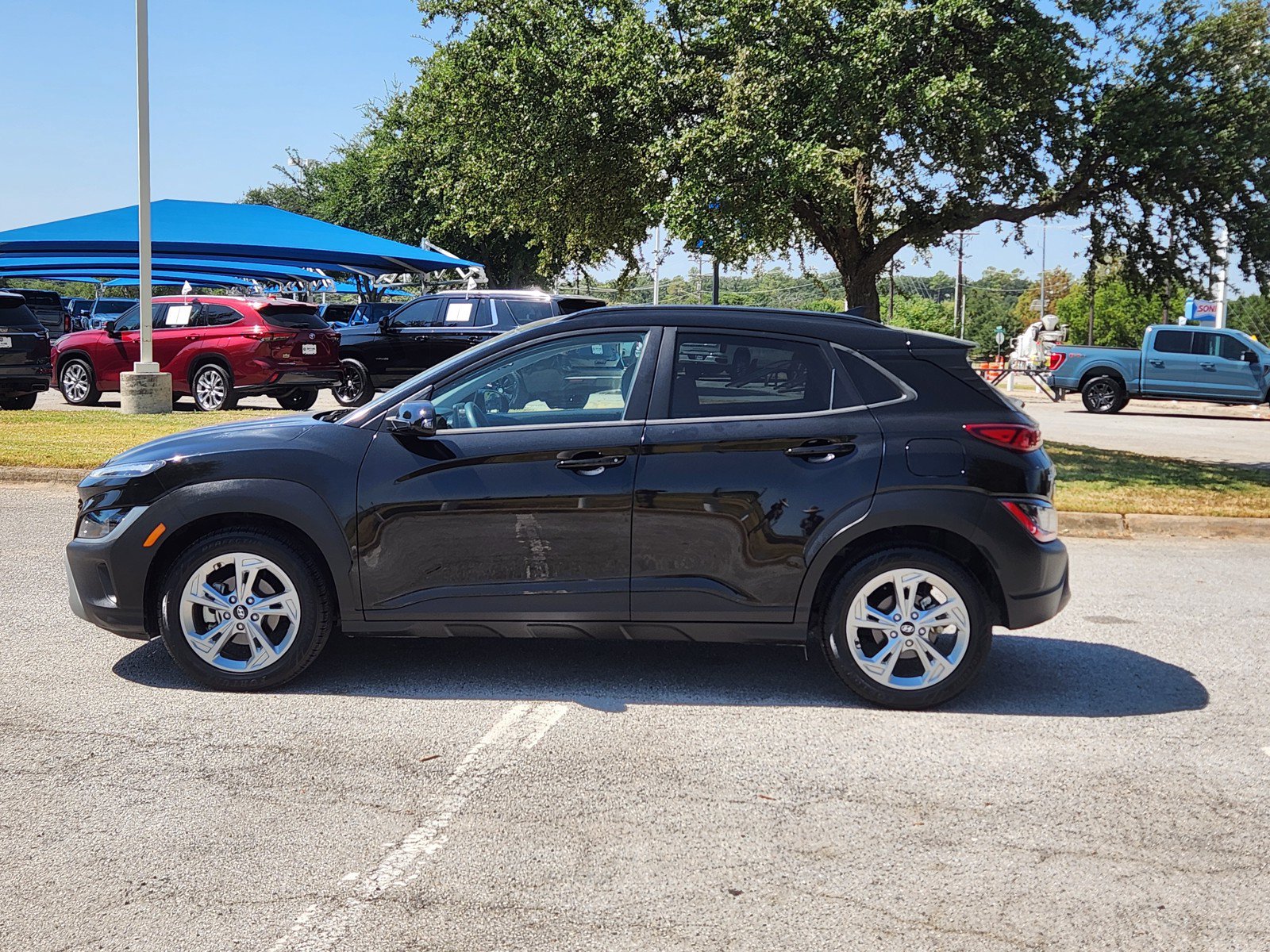Used 2022 Hyundai Kona SEL FWD image 3