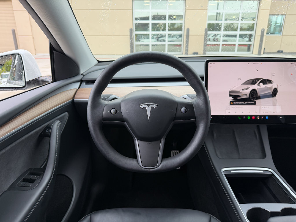 Used 2024 Tesla Model Y Performance AWD/4WD image 22