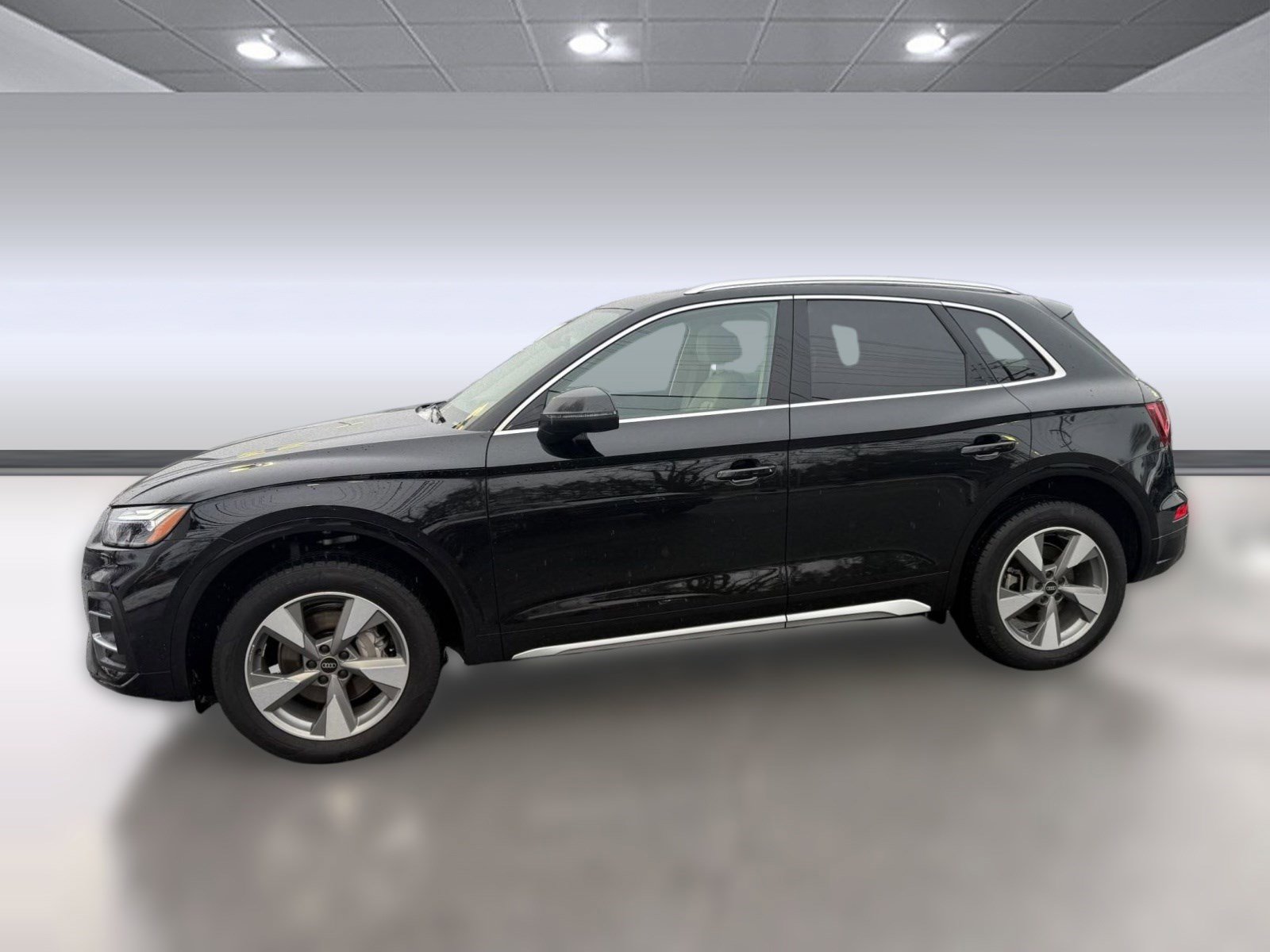 Used 2023 Audi Q5 2.0T Premium w/ Convenience Package image 2