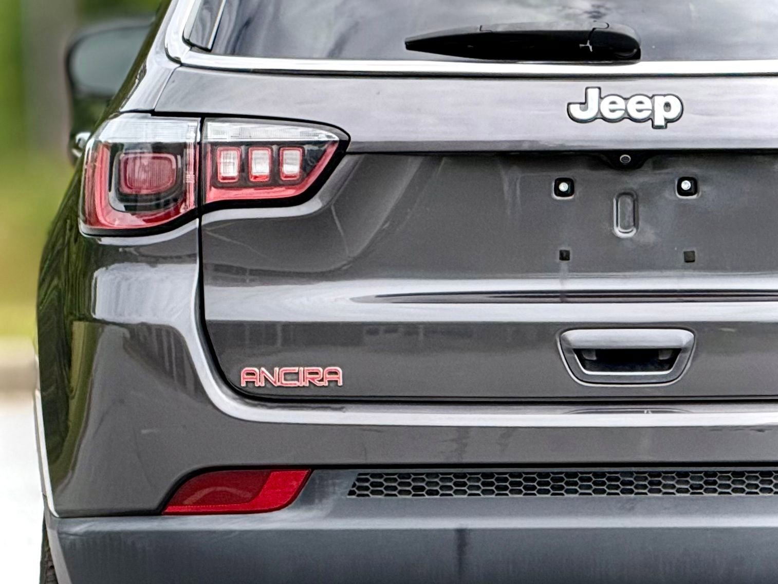 Used 2018 Jeep Compass Latitude FWD image 15