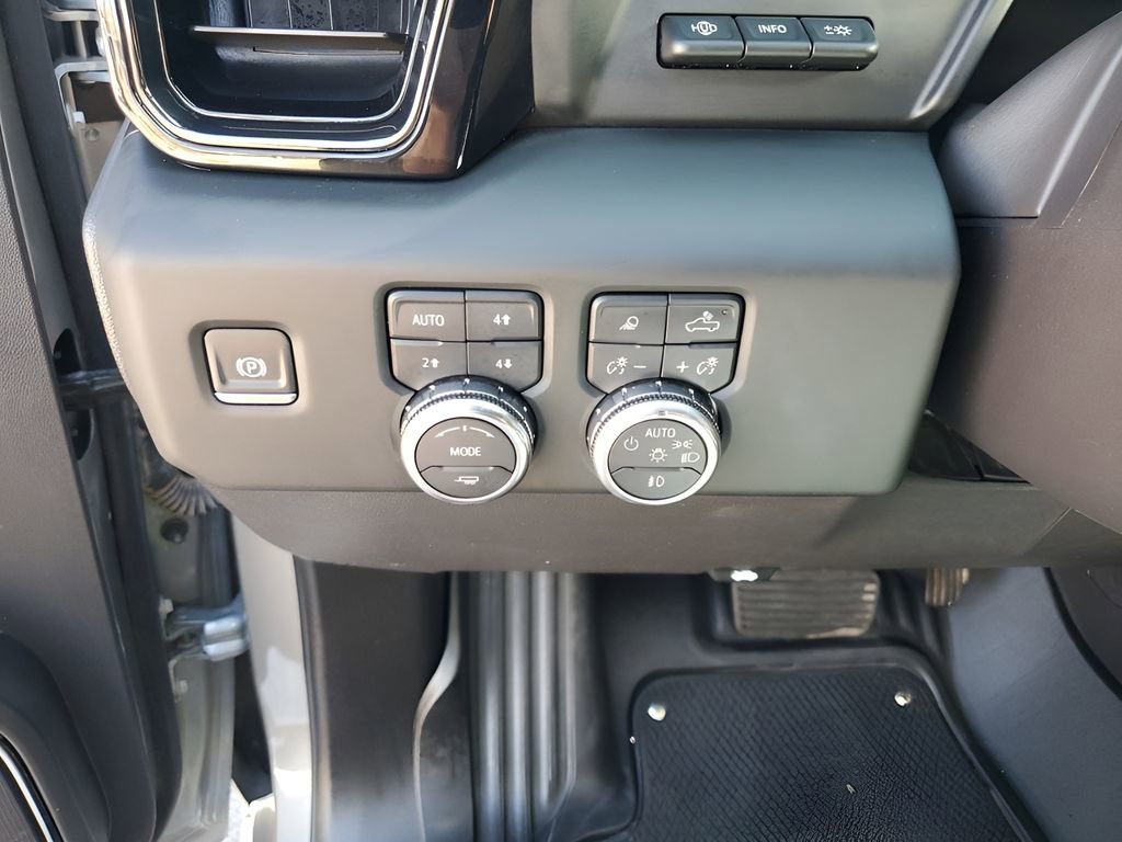 Used 2024 GMC Sierra 1500 AT4 w/ Technology Package image 33