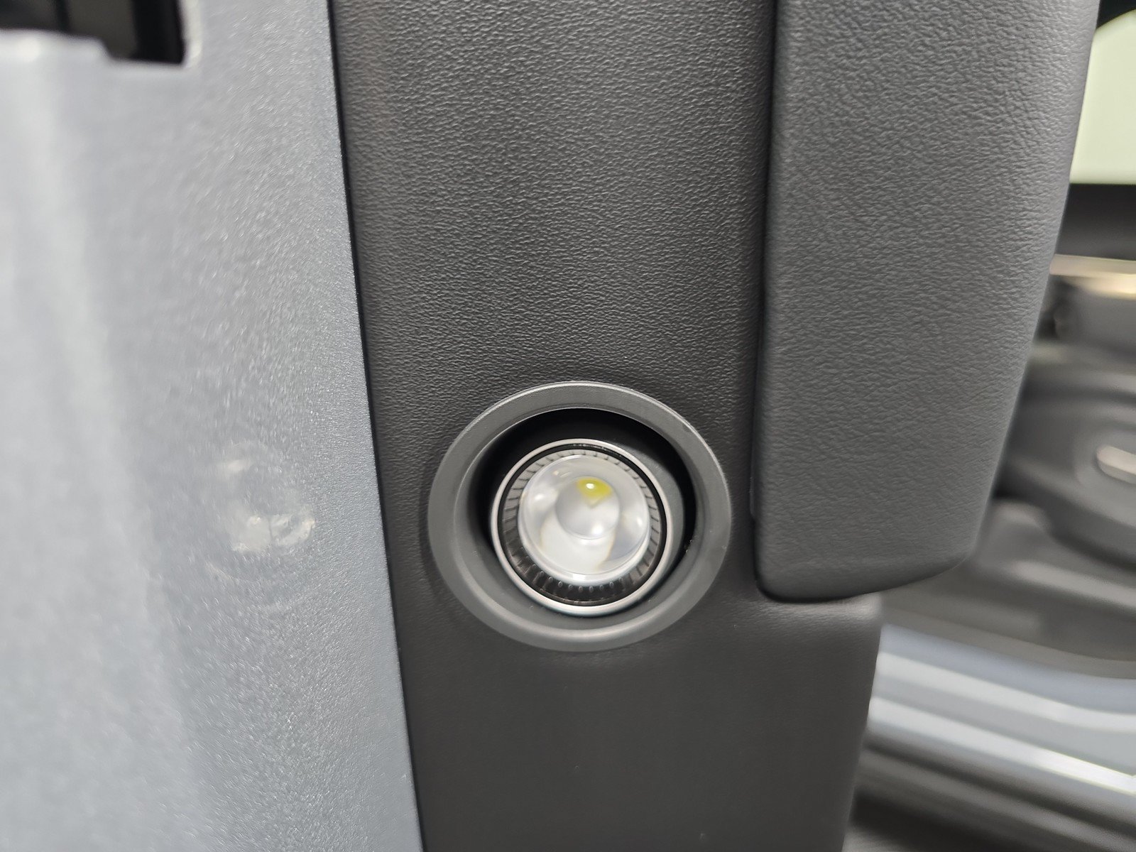Used 2024 Rivian R1T Adventure AWD/4WD image 30