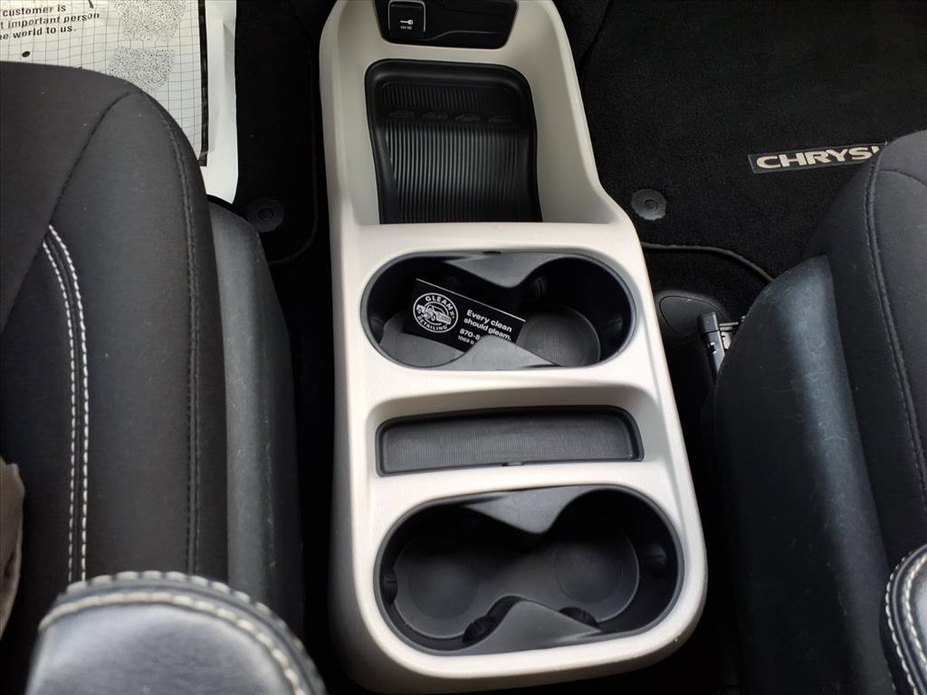 Used 2020 Chrysler Voyager L image 14