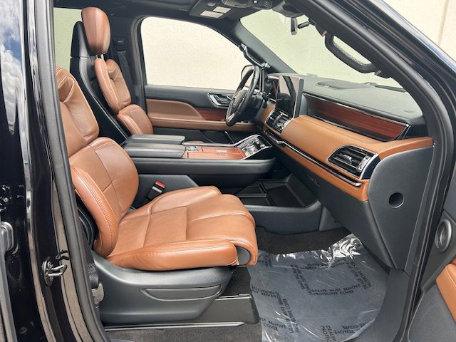 Used 2023 Lincoln Navigator Reserve image 7