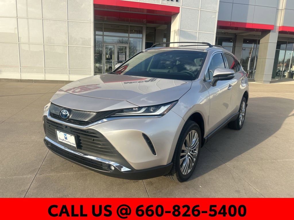 Used 2022 Toyota Venza Limited image 2