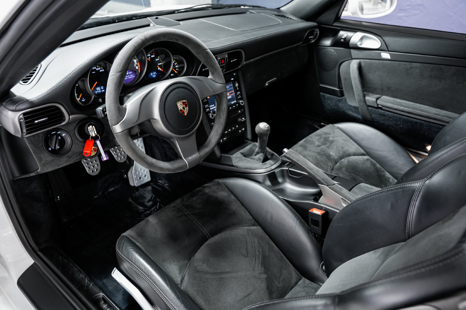 Used 2010 Porsche 911 GT3 RWD image 9