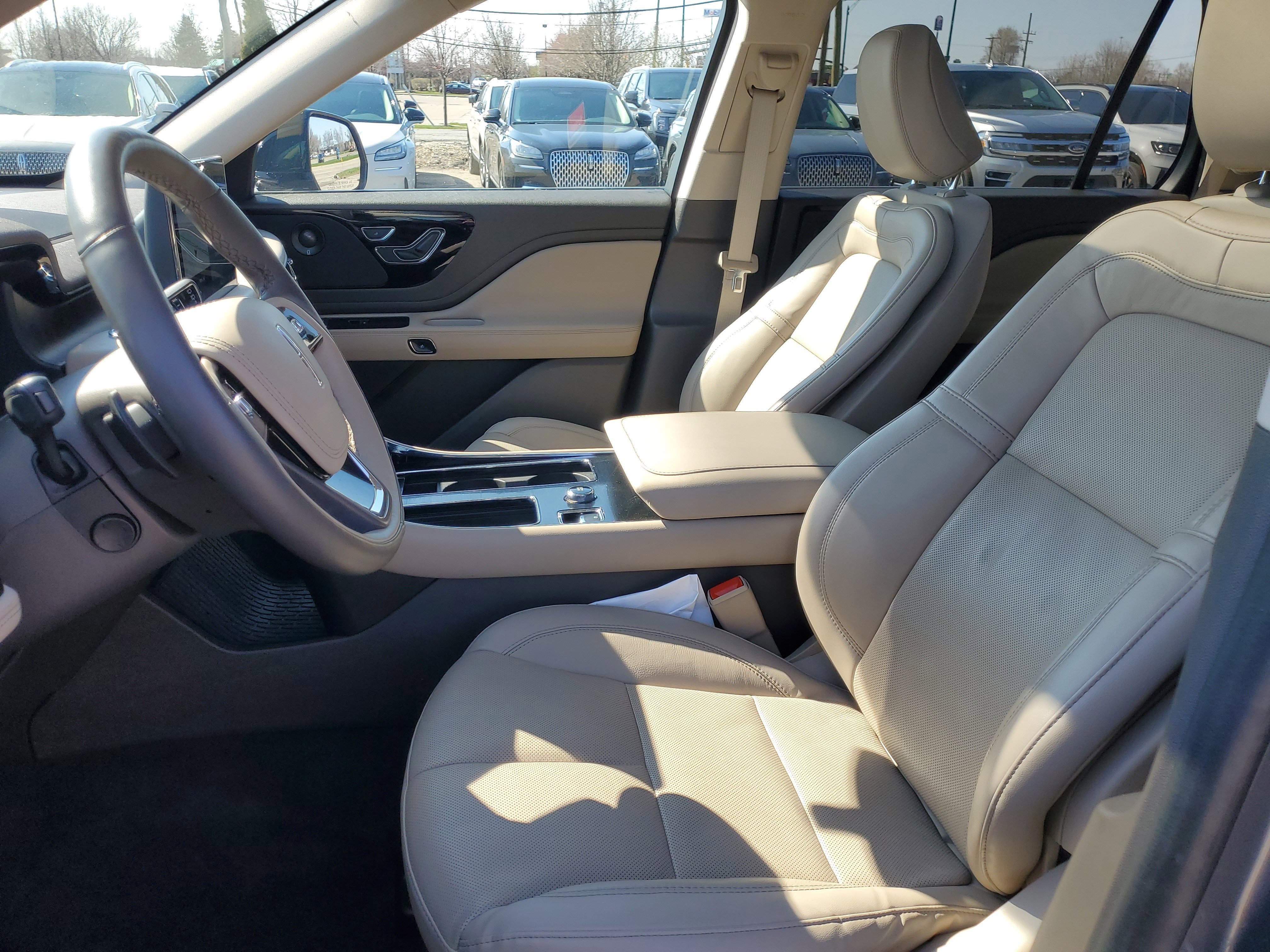 Certified 2023 Lincoln Aviator Reserve w/ Equipment Group 201A AWD/4WD image 12