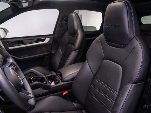 Used 2024 Porsche Cayenne Turbo image 5