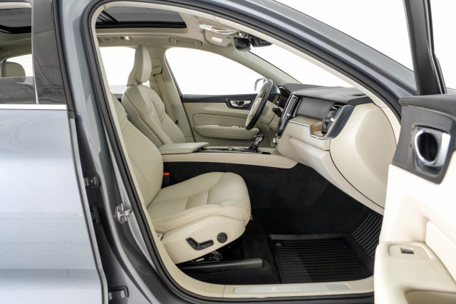 Used 2021 Volvo XC60 T5 Momentum w/ Protection Package Premier FWD image 37