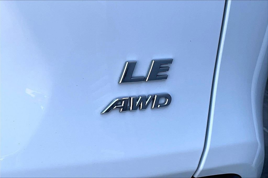 Used 2024 Toyota RAV4 LE AWD/4WD image 8